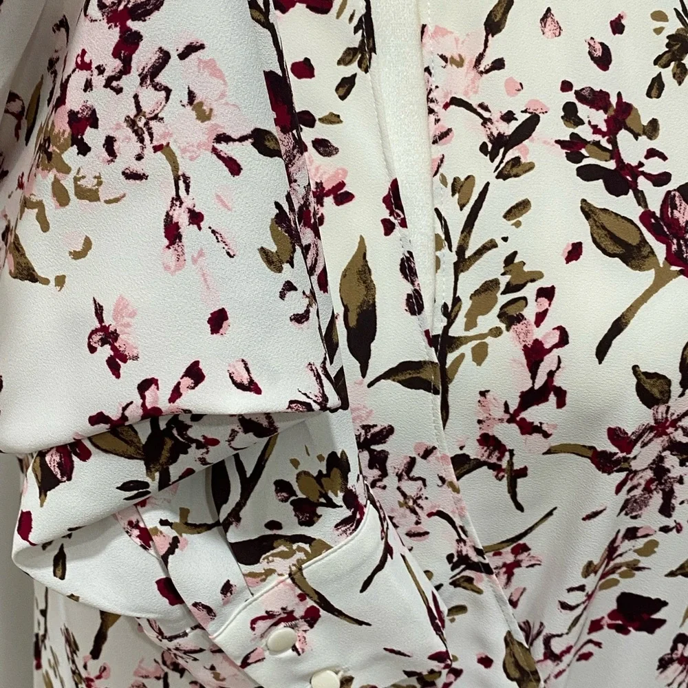 White House Black Market Floral Blouse - Picture 3 of 6